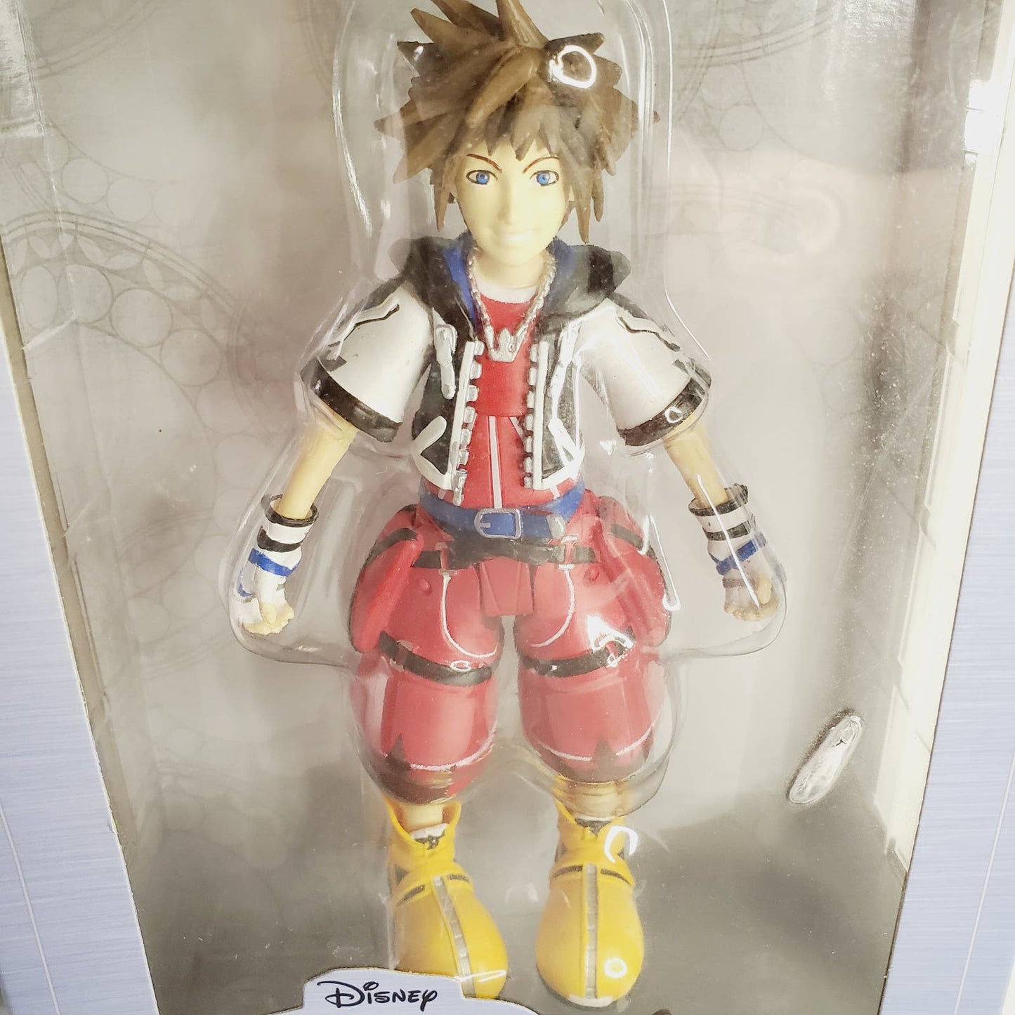 Kingdom Heart Bundle: Limit Form Sora Action Figurine & KH3 Xbox One Complete