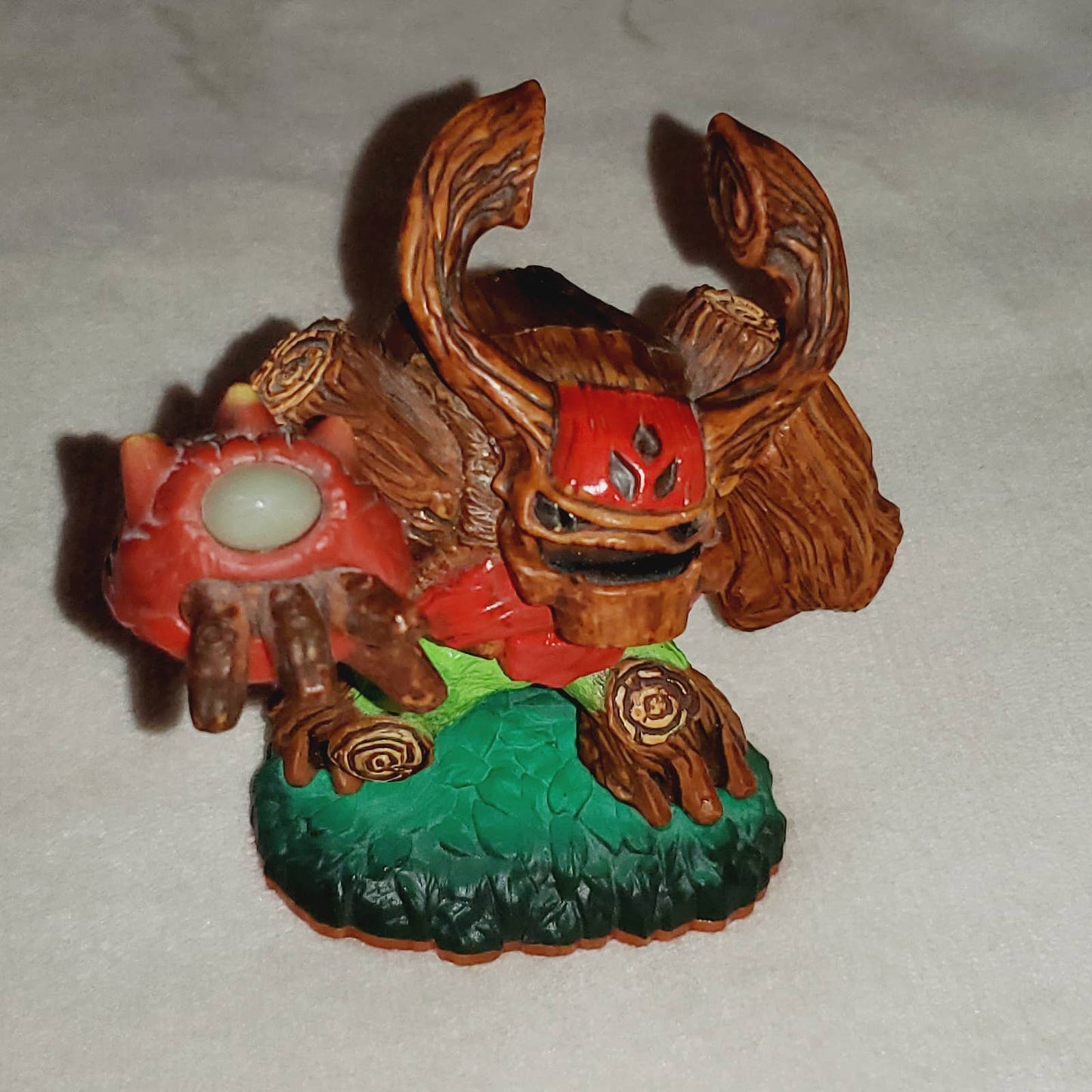 Skylanders Bundle. 7 Figurines w/ Accessories. Snap Shot, Tree Rex & More